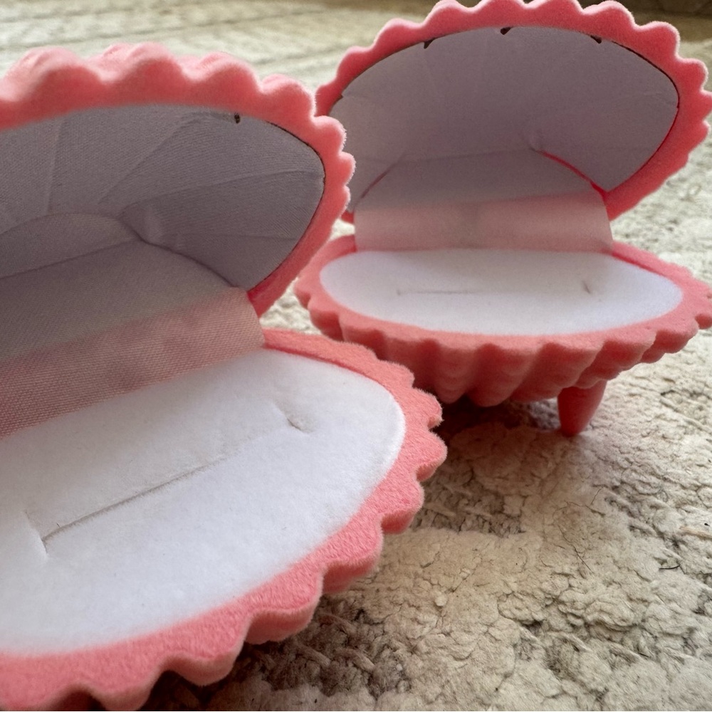 Pink Shell-Shaped Jewelry Boxes - Picture 3 of 3